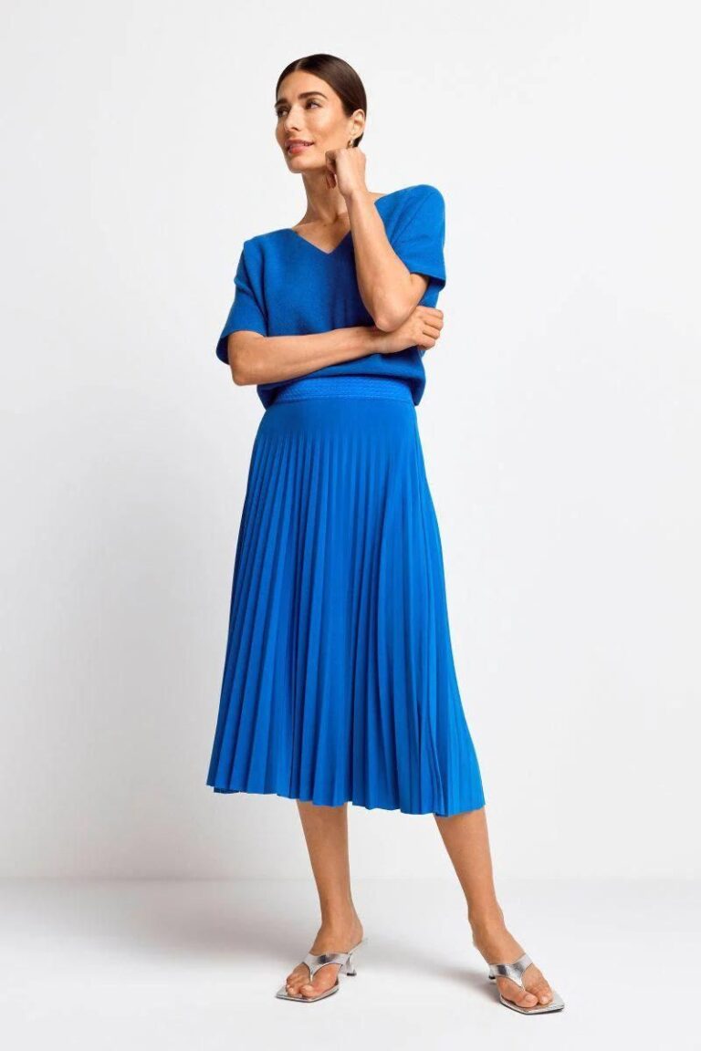 Plisovaná sukně módní modré barvy od Rich and Royal